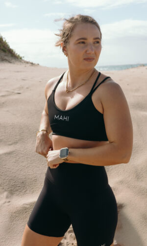 BLACK SEAMLESS SHORT